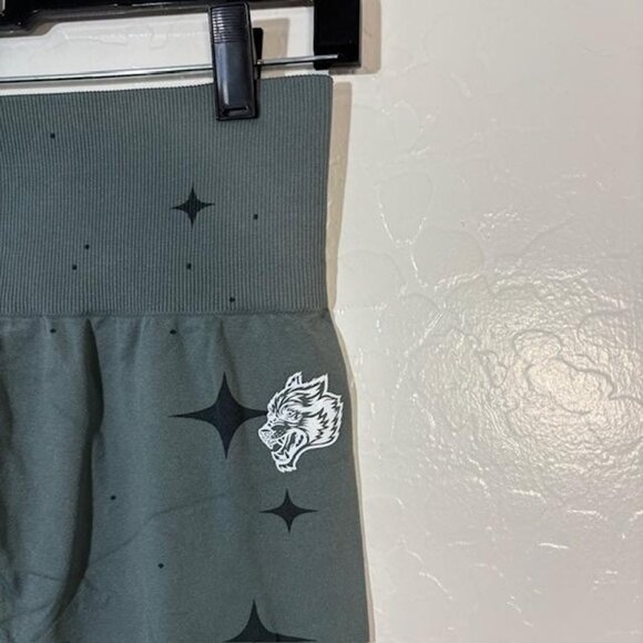 Darc Sport Leggings Womens Medium Gray High Waisted Wolves Graphic - Picture 2 of 7